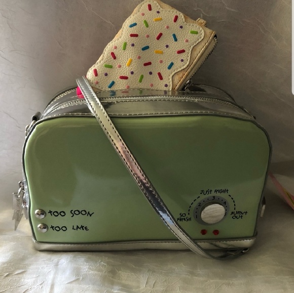 Betsey Johnson Handbags - Pop tart toaster pastry crossbody bag